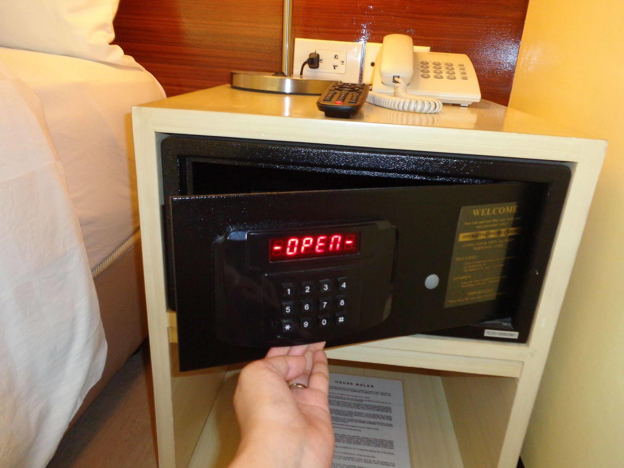 Go Hotels Tacloban Dış mekan fotoğraf